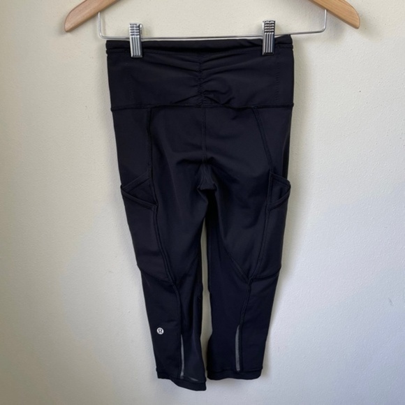 Lululemon‎ Outrun 17" Crop Black - Picture 8 of 10